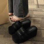 Small Chanel style slippers for women - Image 3